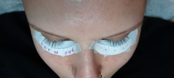 lashes before extensions image